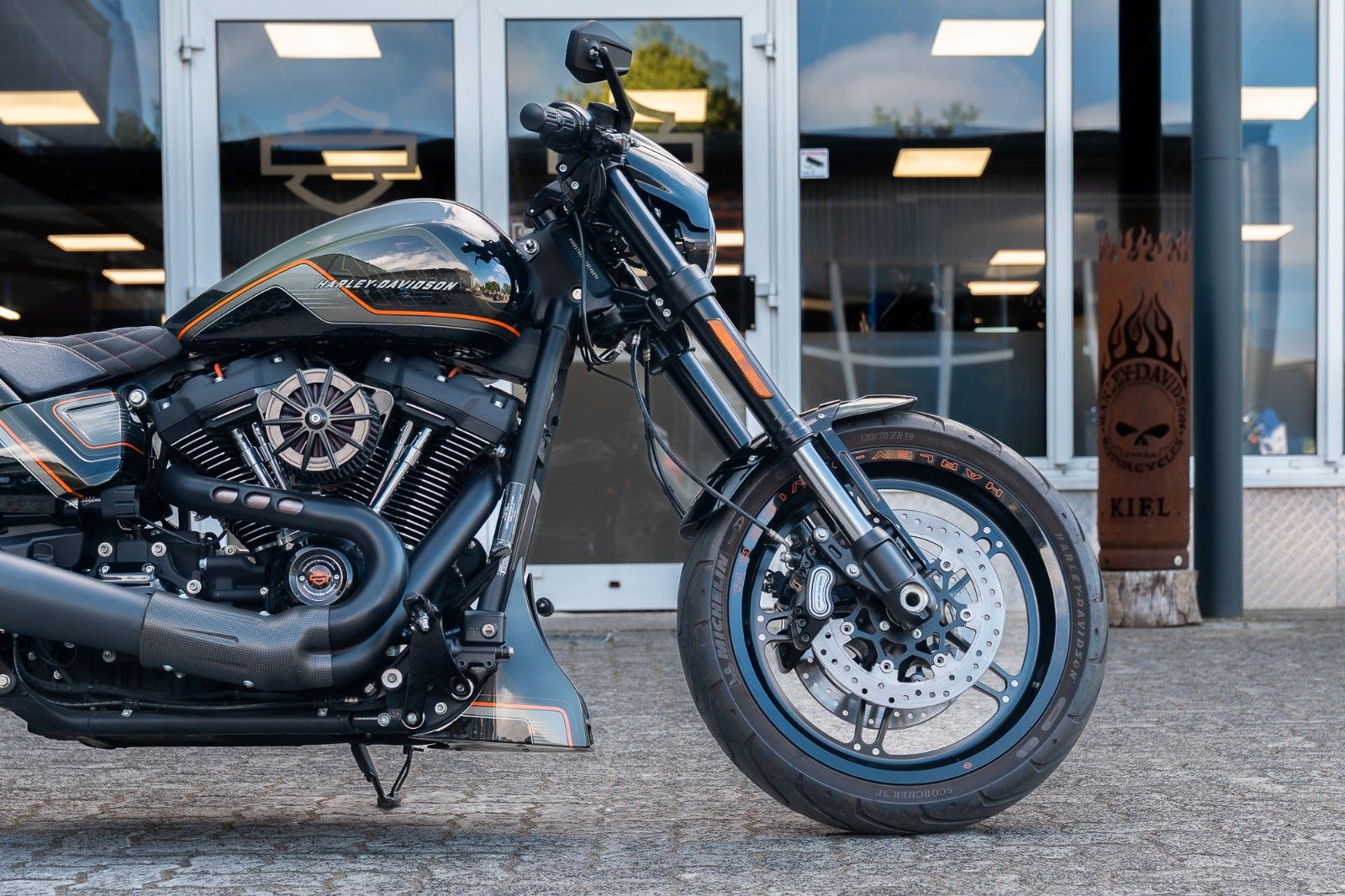 Fahrzeugabbildung Harley-Davidson FXDRS 114 CUI - KESSTECH - SEITLICHER KZH