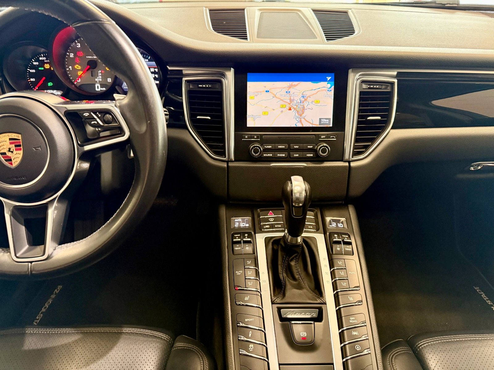 Fahrzeugabbildung Porsche Macan S Panorama/Kamera/DAB/20Zoll/APPROVED