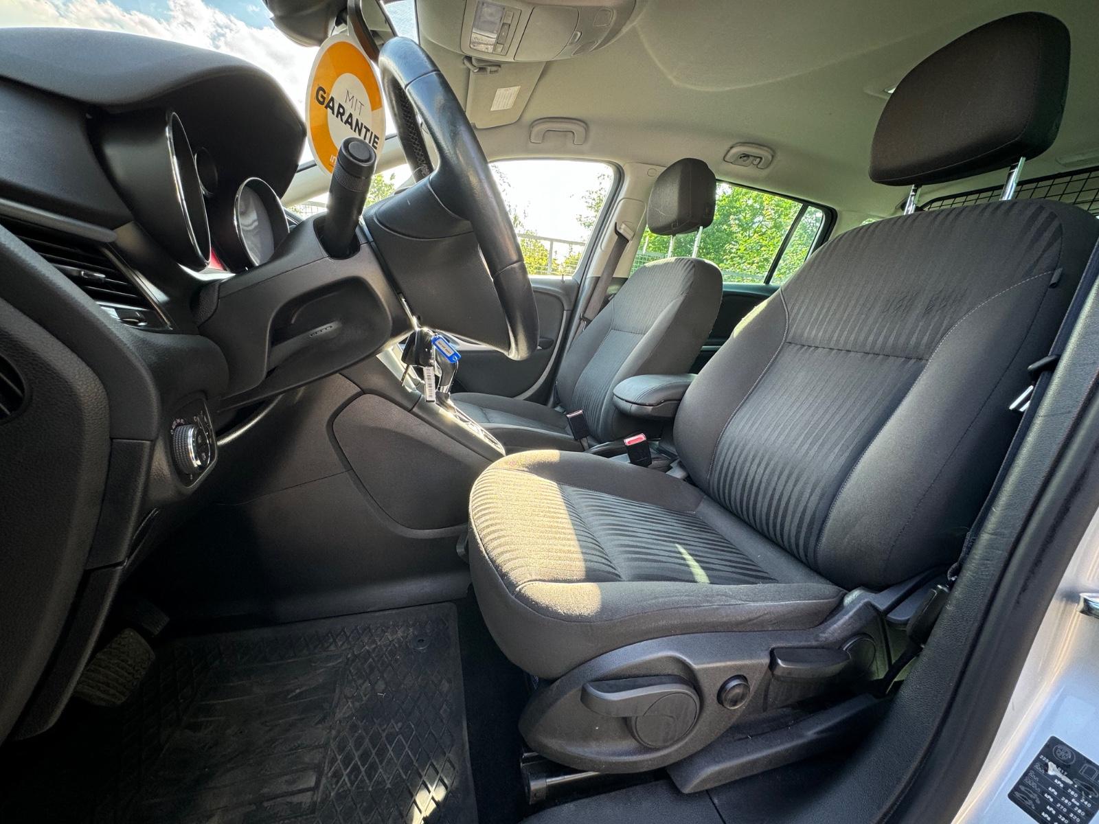 Opel Zafira 2012 — photo 15
