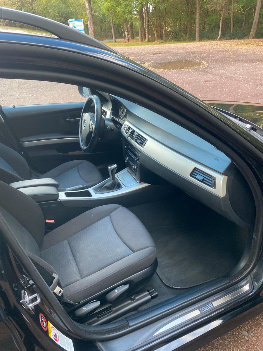 BMW 318 2010 — photo 13