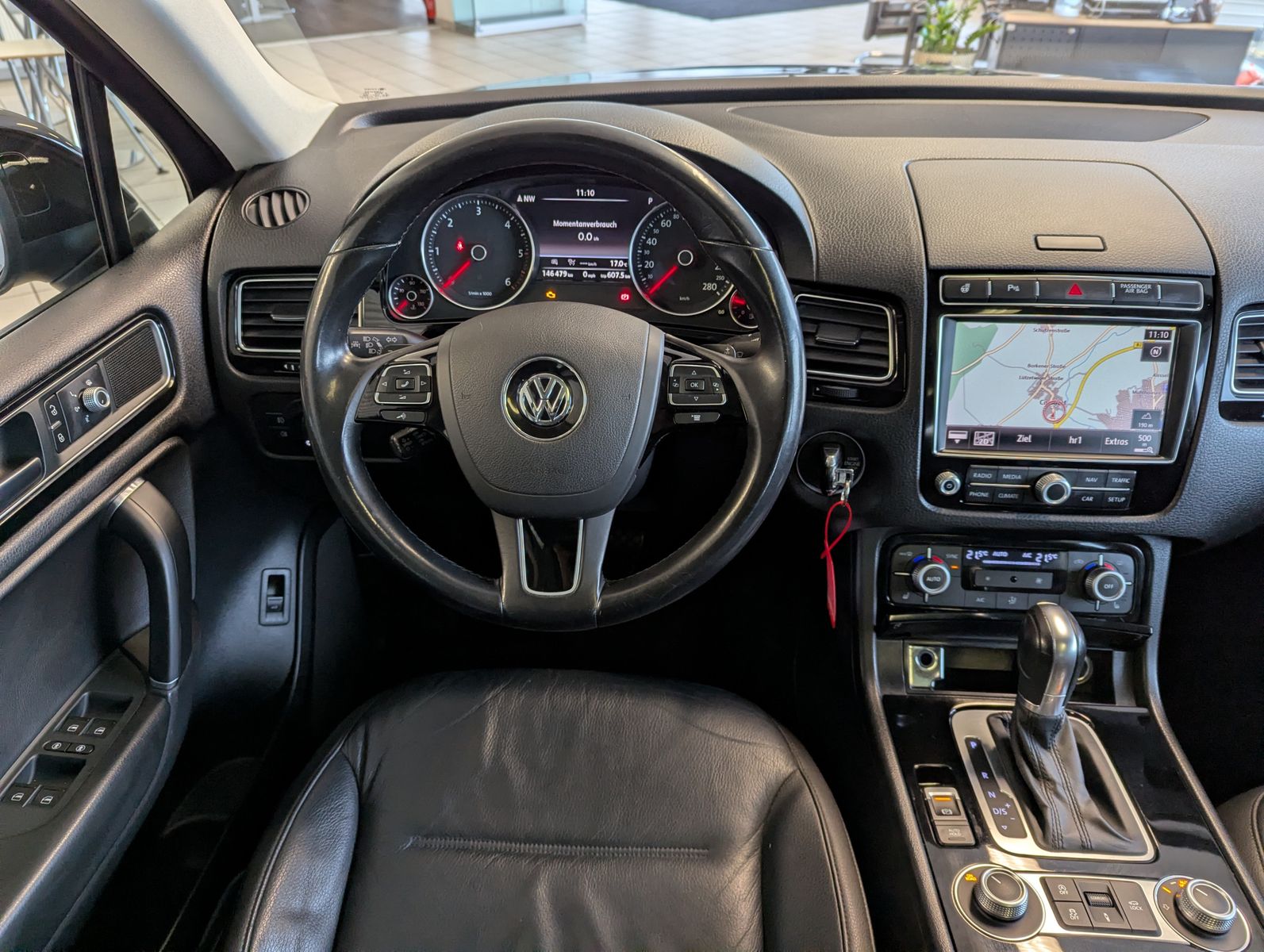 VW Touareg V6 TDI Terrain 4M StHz. Luft Pano AHK - Image 21