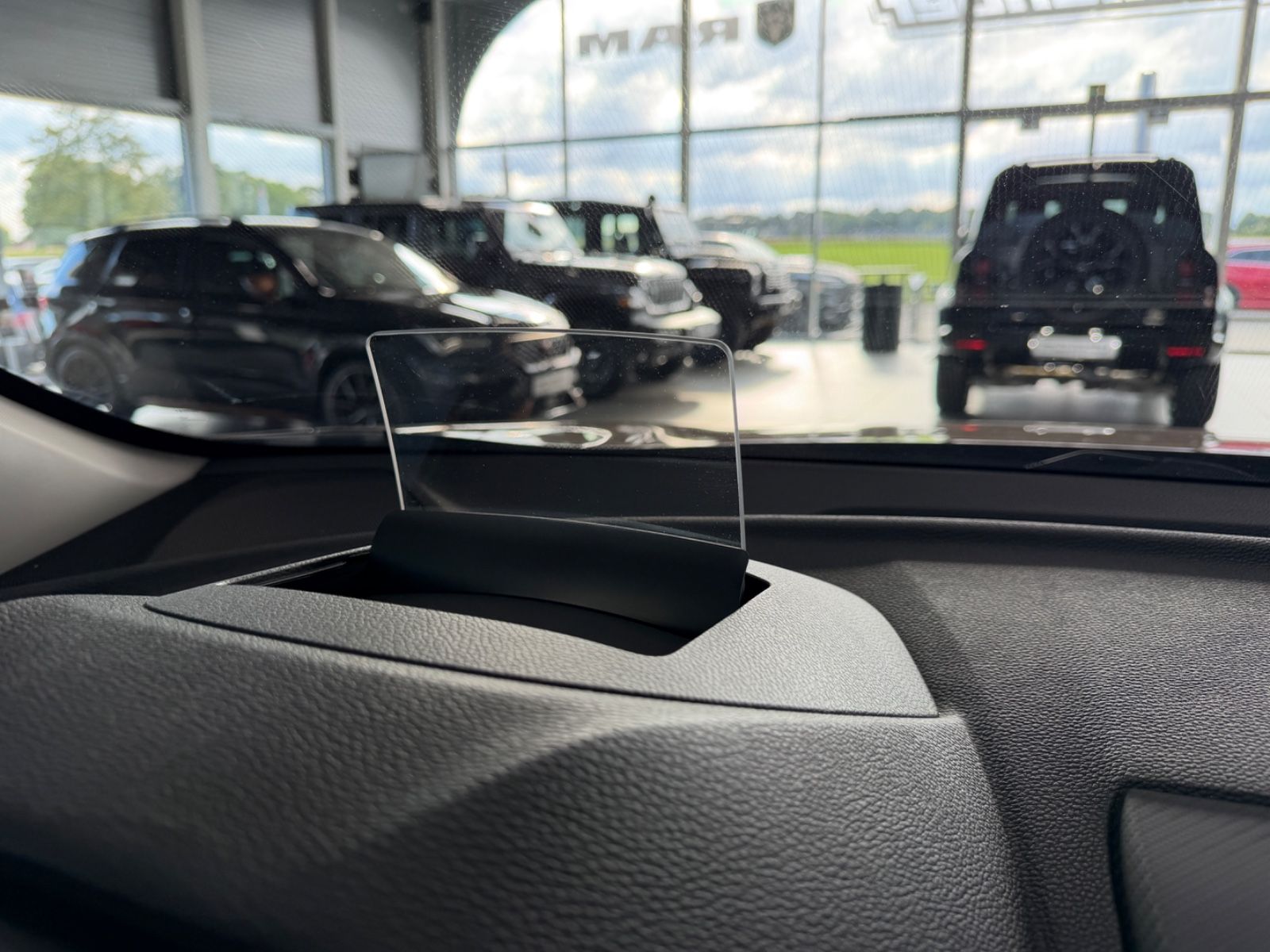 Fahrzeugabbildung Mitsubishi Eclipse Cross 1.5 CVT Intro Edition 2WD AHK HUD