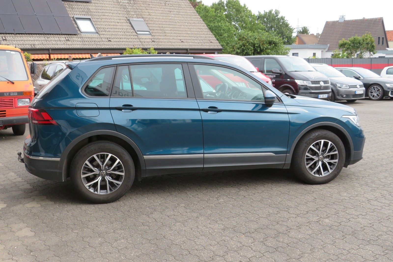Fahrzeugabbildung Volkswagen Tiguan Life DSG AHK KAMERA ACC PDC SITZH. NAVI 1