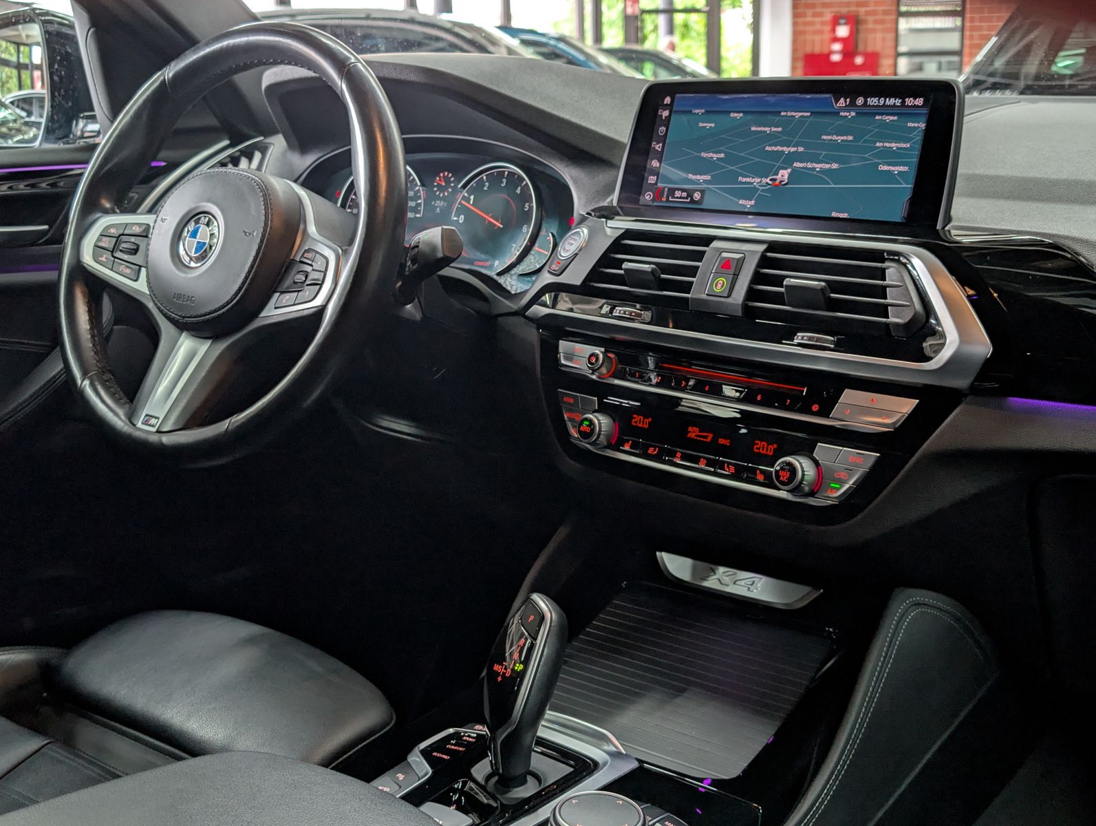 Fahrzeugabbildung BMW X4 xDrive 30 i xLine MSport Shadow PANO H&K VOLL