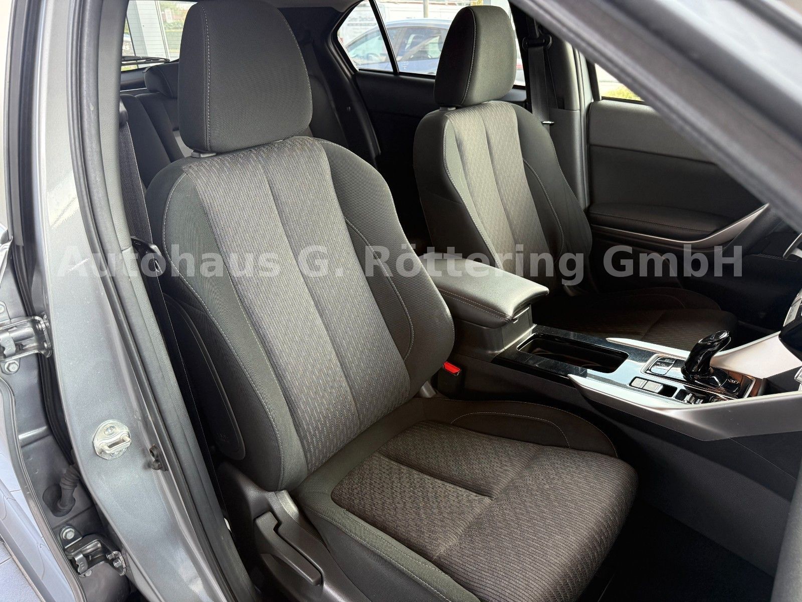 Fahrzeugabbildung Mitsubishi Eclipse Cross 2.4 PHEV 4WD +Kam +BT +SHZ +SOH97%