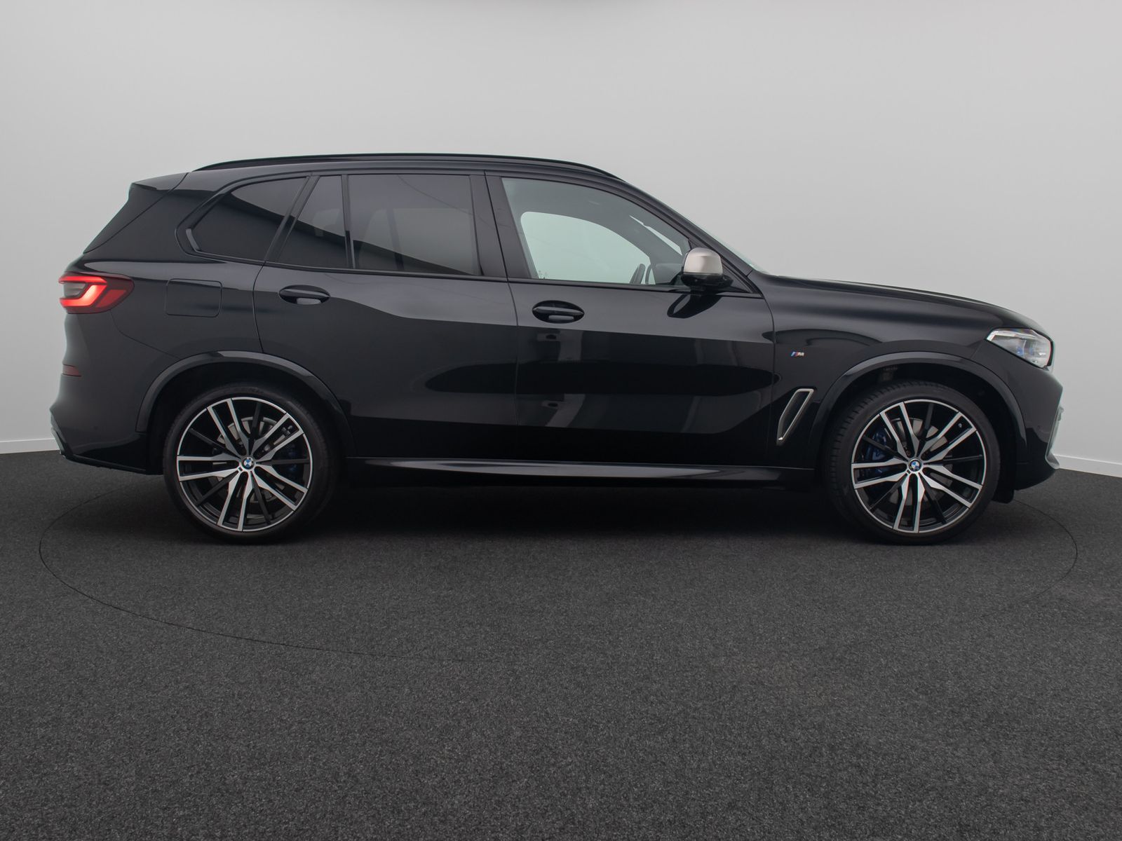 Fahrzeugabbildung BMW X5 M50i 360&deg; HUD Laser SoftCl DispKey Panorama