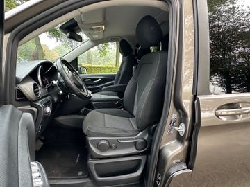 Mercedes V 220 - 9