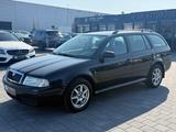 Skoda Octavia Combi Tour*KLIMA*SZHZ*TÜV 11.2027*1.HAND - Skoda Octavia aus 2009: Tour