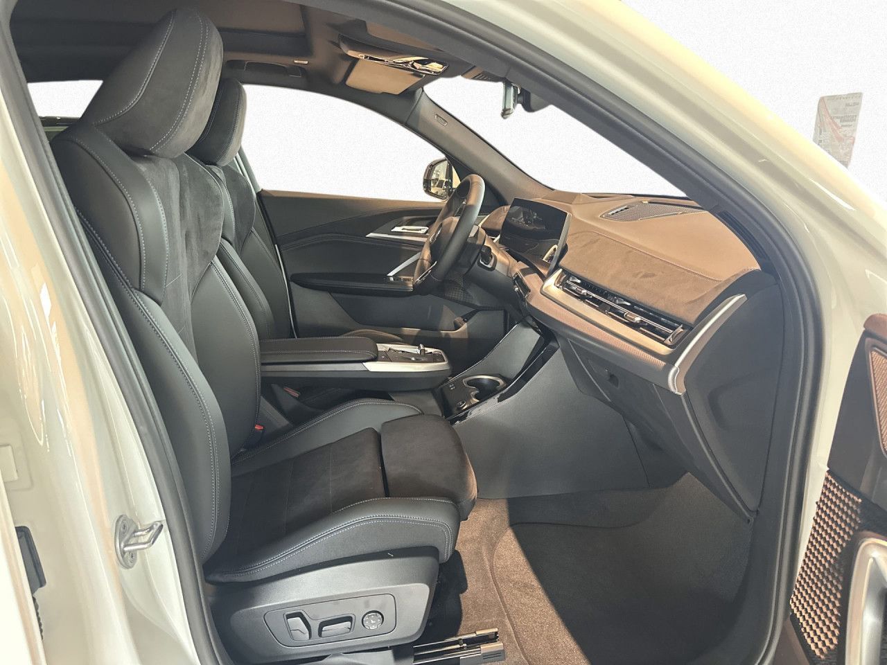 BMW iX2 - Bild 12