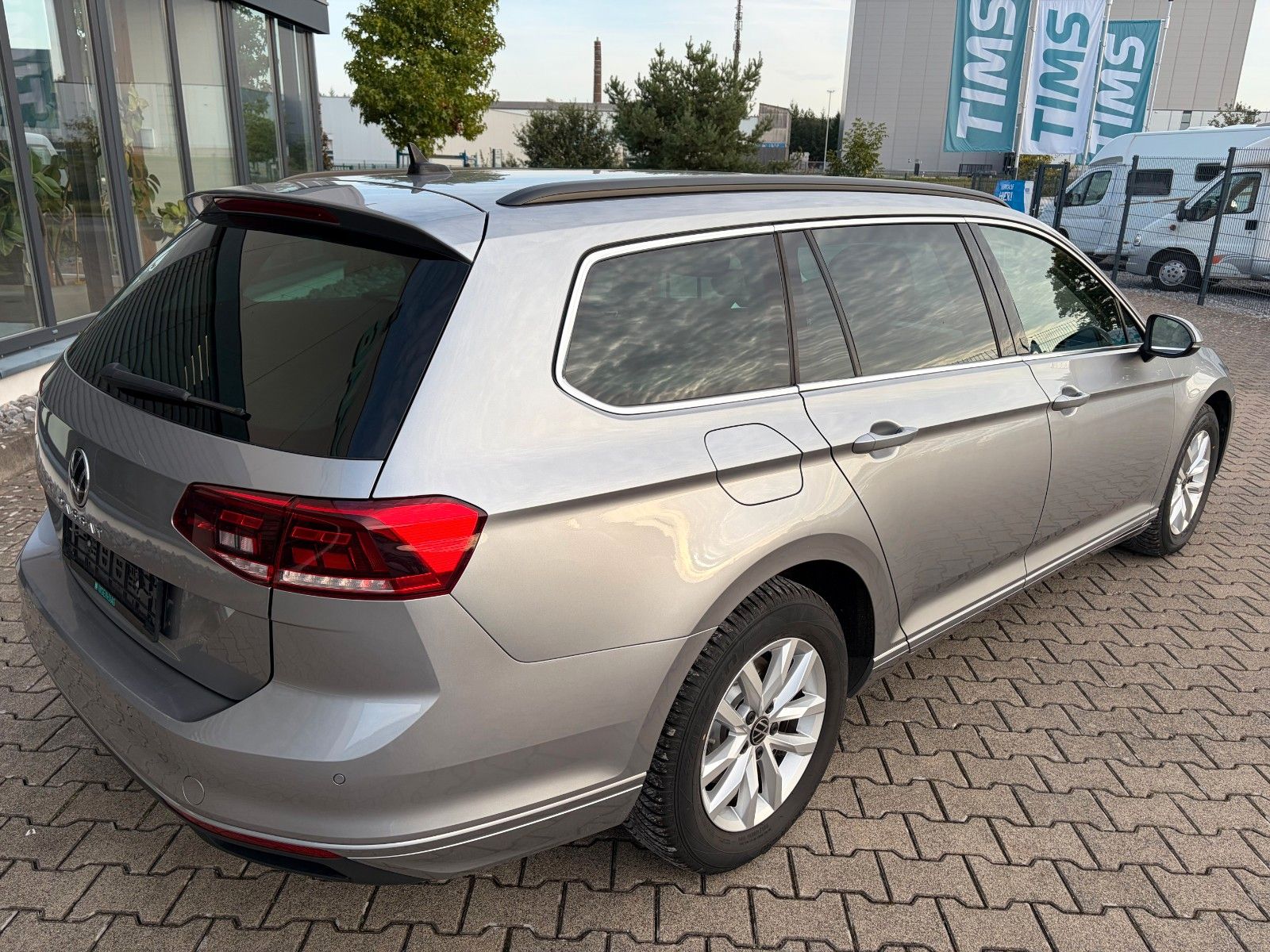 Fahrzeugabbildung Volkswagen Passat Variant Business 1.5 TSI Comfort DSG AHK