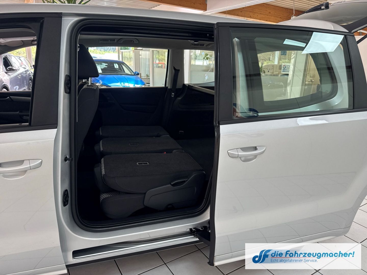 Fahrzeugabbildung Volkswagen Sharan Trendline BMT Dyn. Kurvenlicht Mehrzonenk