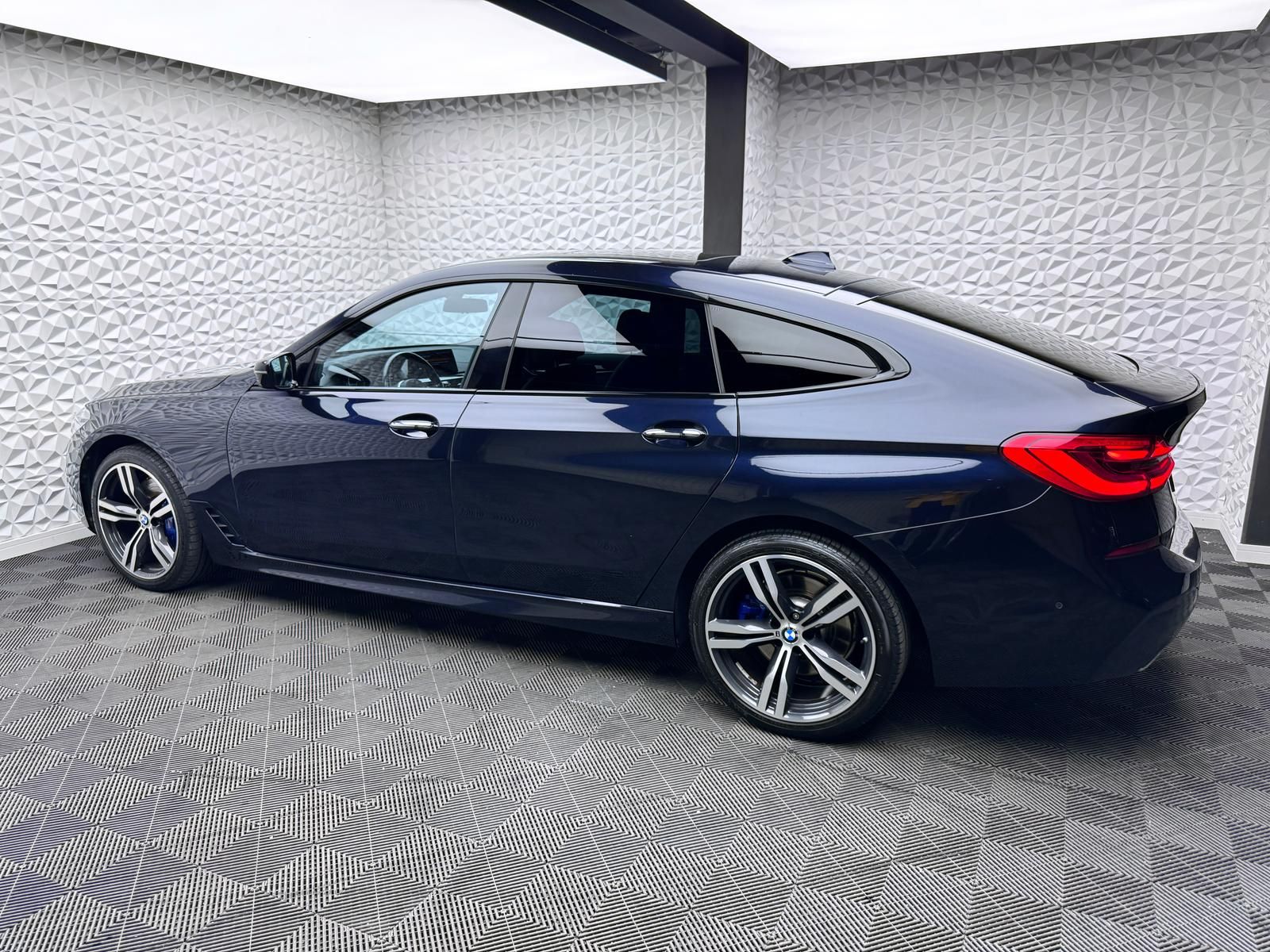 Fahrzeugabbildung BMW XDR/M-PAKET/AKTIVLENK/NIGHTV/ACC/H&K/LUFT/PANO