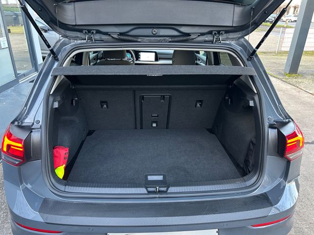 Fahrzeugabbildung Volkswagen Golf 2.0 TDI Move+CarPlay+LED+Navi+AllW.LM+SHZ+