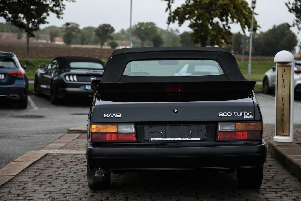 Saab 900