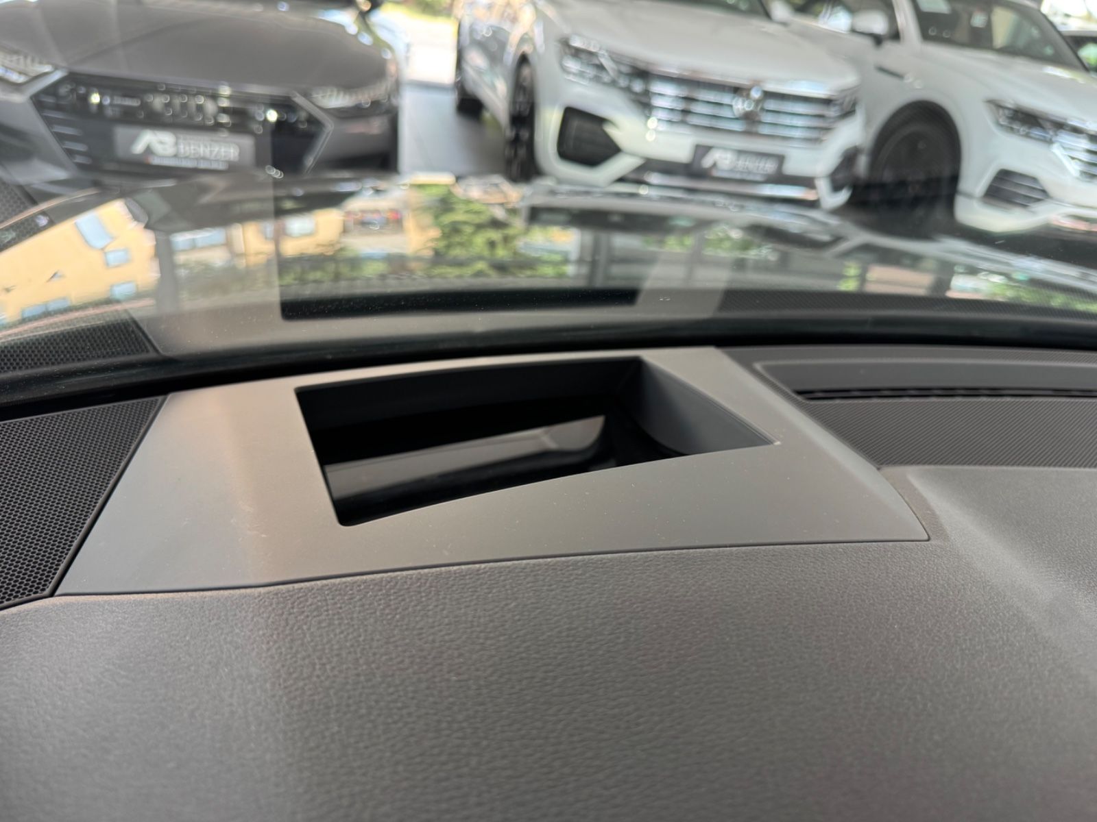 Fahrzeugabbildung Audi A6 55 TFSI e quattro/S-Line/HUD/LED/TeiLeder/360