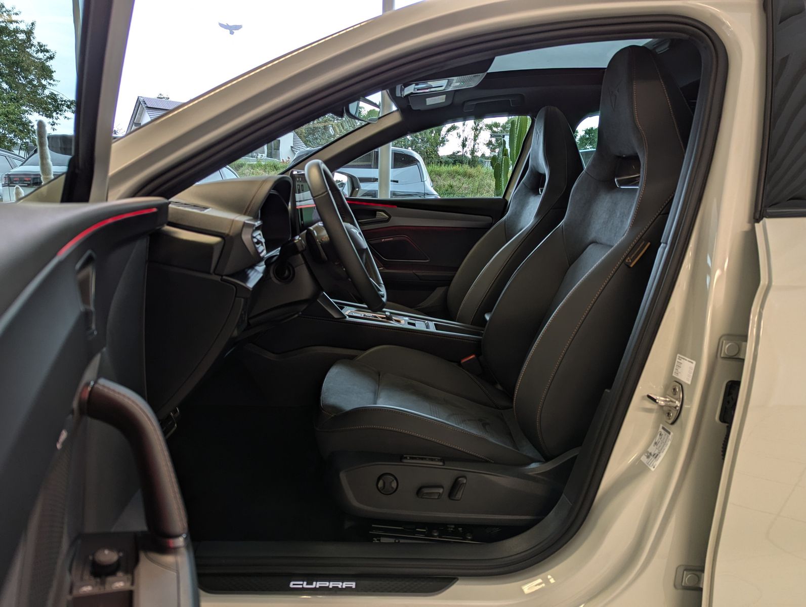 CUPRA Leon 2.0TSI VZ Matrix Pano Sennheiser Kamera 19" - Image 12
