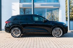 AUDI Q5 2.0 TDI quattro/ S LINE/ BUSINESS/ AHK/ 21" AUDI Q5 2.0 TDI quattro/ S LINE/ BUSINESS/ AHK/ 21"