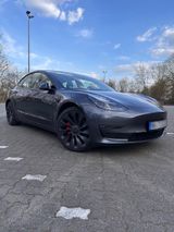 Tesla Model 3 Allradantrieb mit Dualmotor Performa... - Tesla Gebrauchtwagen Hamburg
