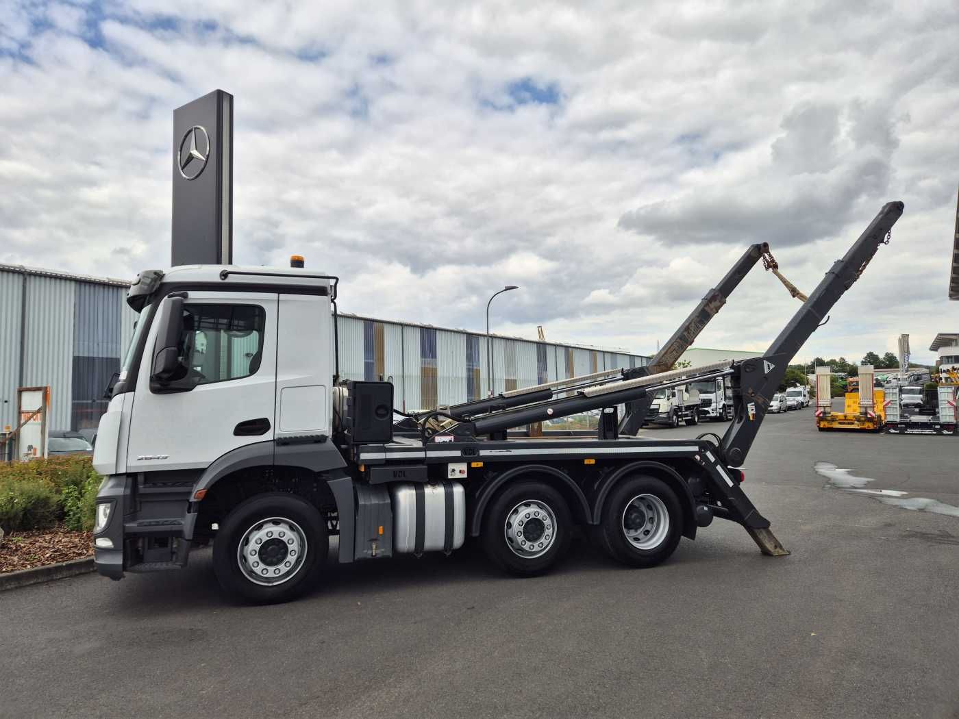 Fahrzeugabbildung Mercedes-Benz Arocs 2643 L 6x2/4 VDL AHK Funk Vorlaufachse