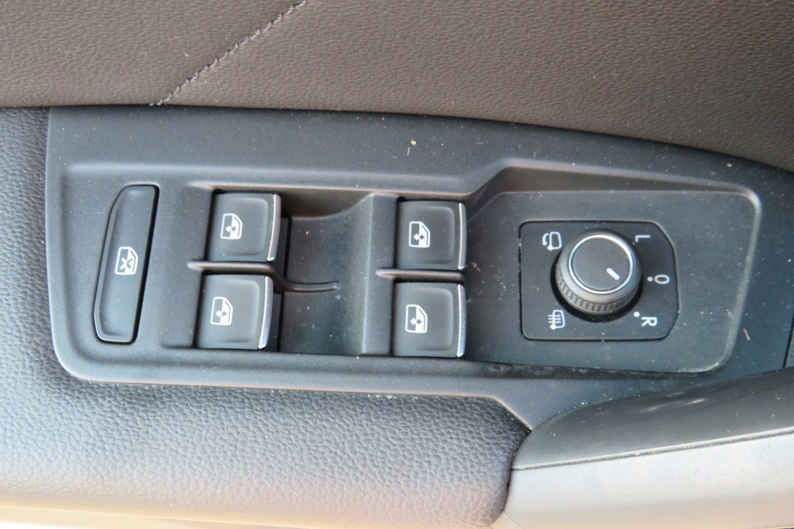Fahrzeugabbildung SEAT Tarraco Xcellence PANO 7S ACC NAVI LEDER  LED