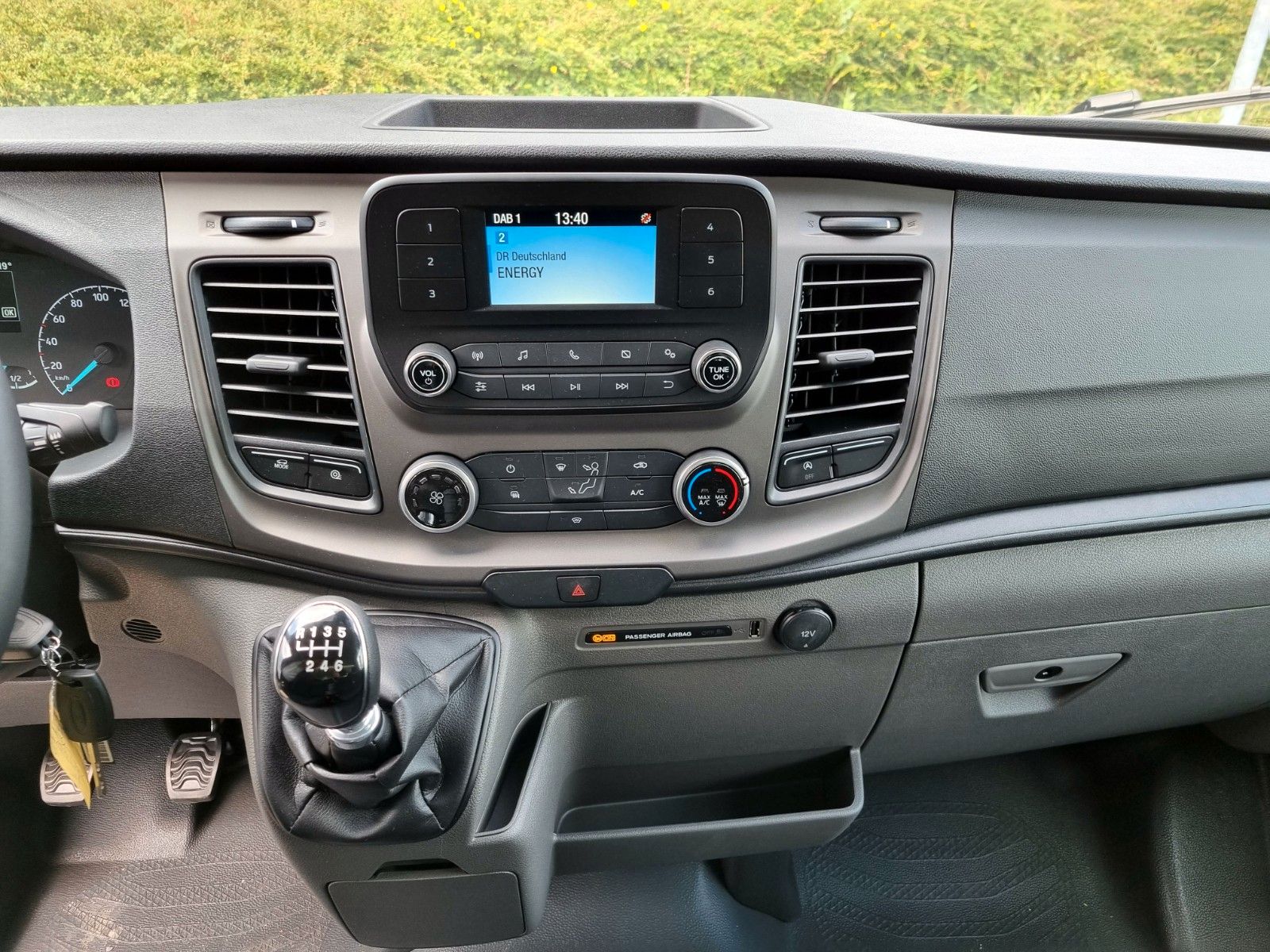 Fahrzeugabbildung Ford Transit Pritsche 350 L3 Einzelkabine Trend