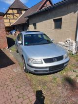 Volkswagen Passat Limousine, 4 türig, EZ 7/99, 100 PS... - gebrauchte VW Passat aus dem Jahr 1999