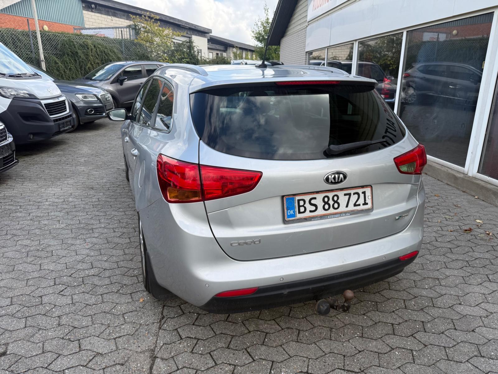 Kia cee'd 2015 — interior