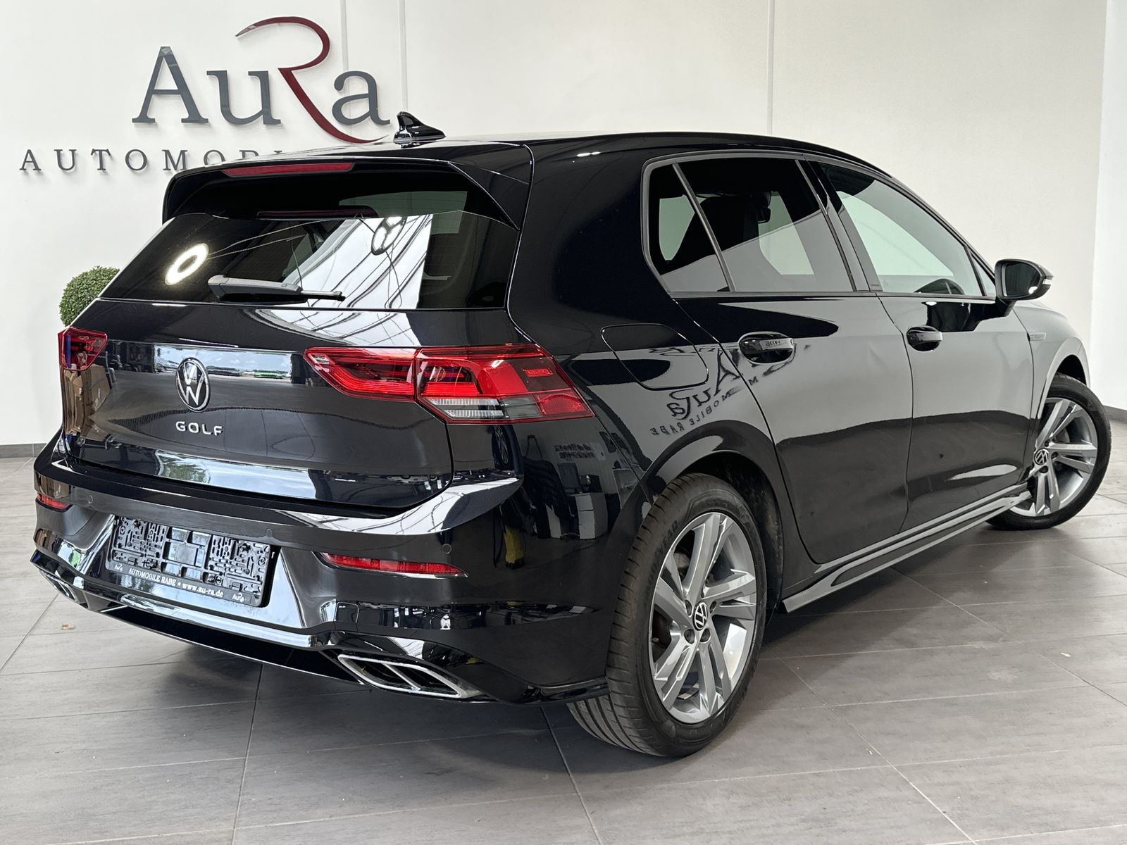 Fahrzeugabbildung Volkswagen Golf 2.0 TDI DSG R-Line NAV+LED+PANO+SHZ+V-COCK