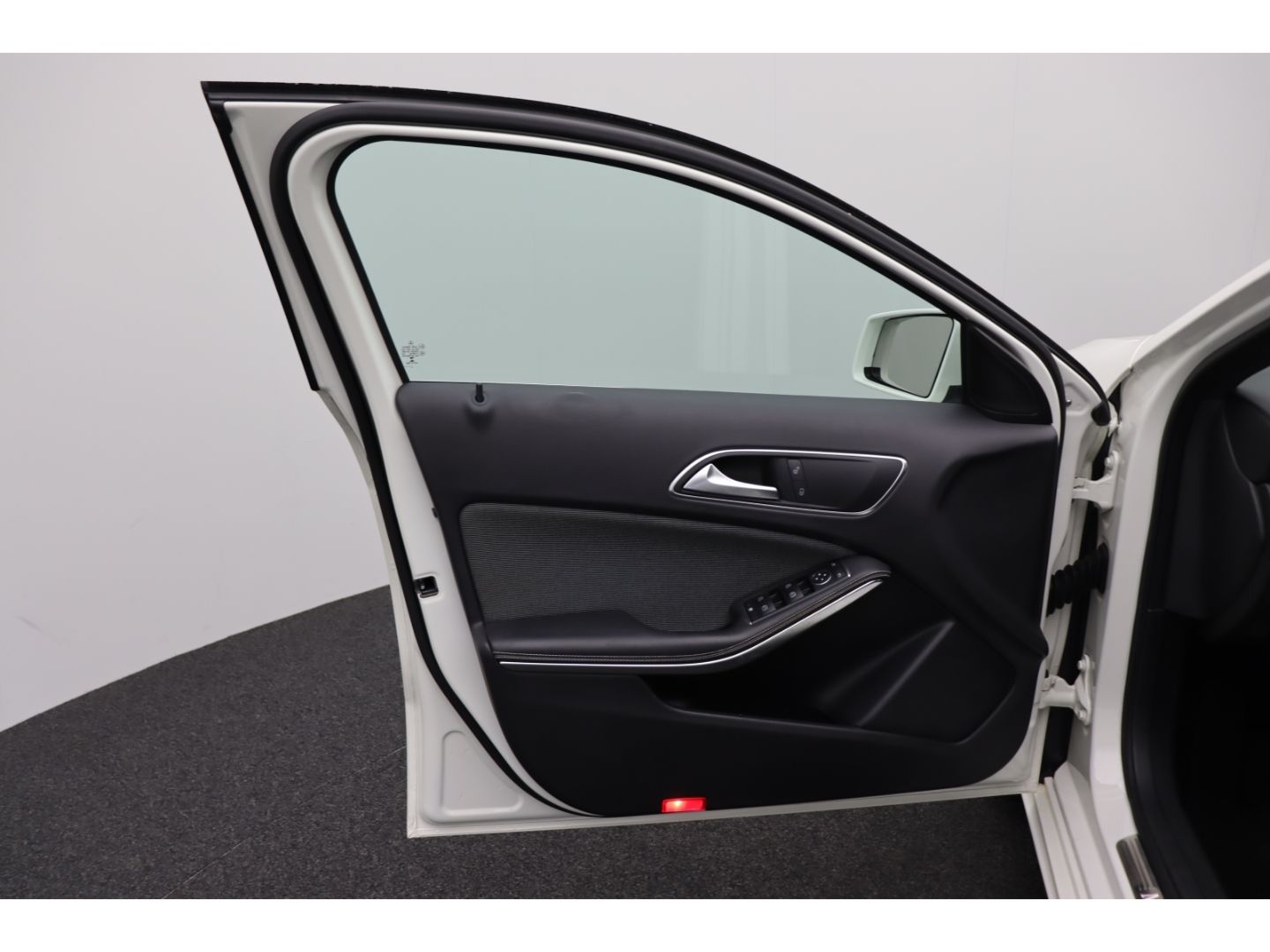 Fahrzeugabbildung Mercedes-Benz A 180 BlueEfficiency Kamera SHZ Teilleder