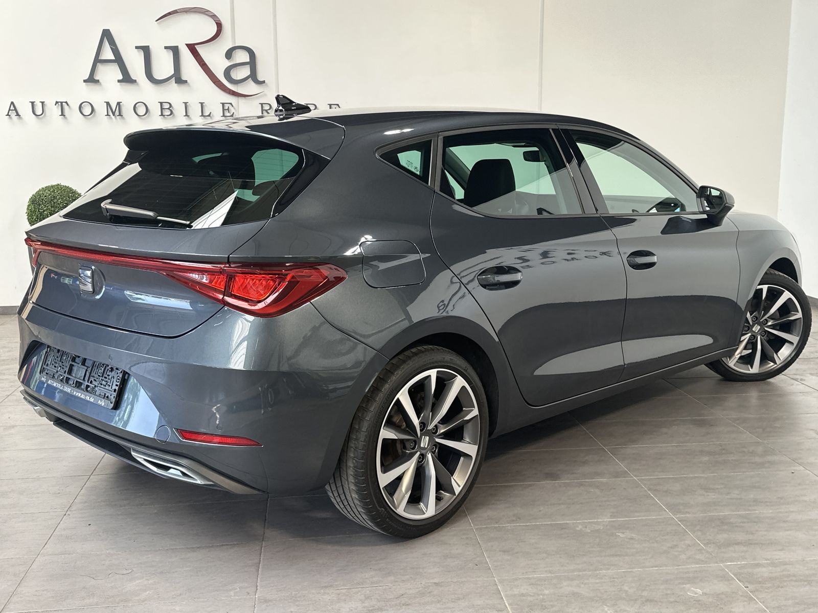 Fahrzeugabbildung SEAT Leon 1.5 eTSI DSG FR NAV+LED+KAMERA+18ZO+LHZ+VC