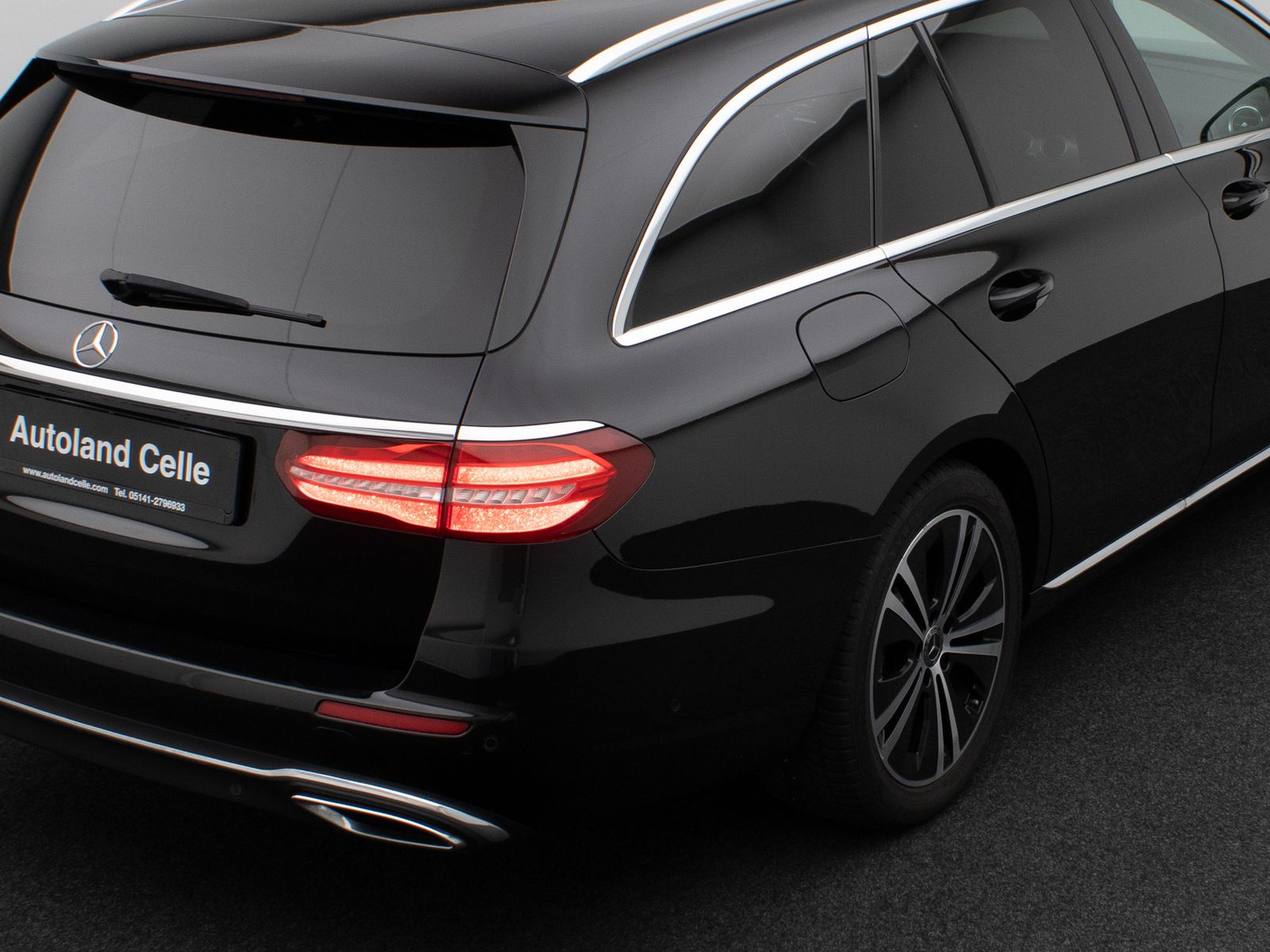 Fahrzeugabbildung Mercedes-Benz E 220d T-Modell Avantgarde Kamera AHK Tempomat