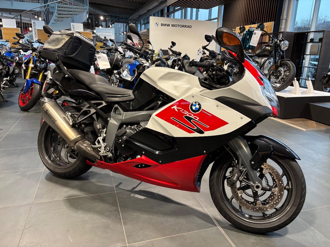 Fahrzeugabbildung BMW K 1300 S Sondermodell 30 Jahre Akrapovic