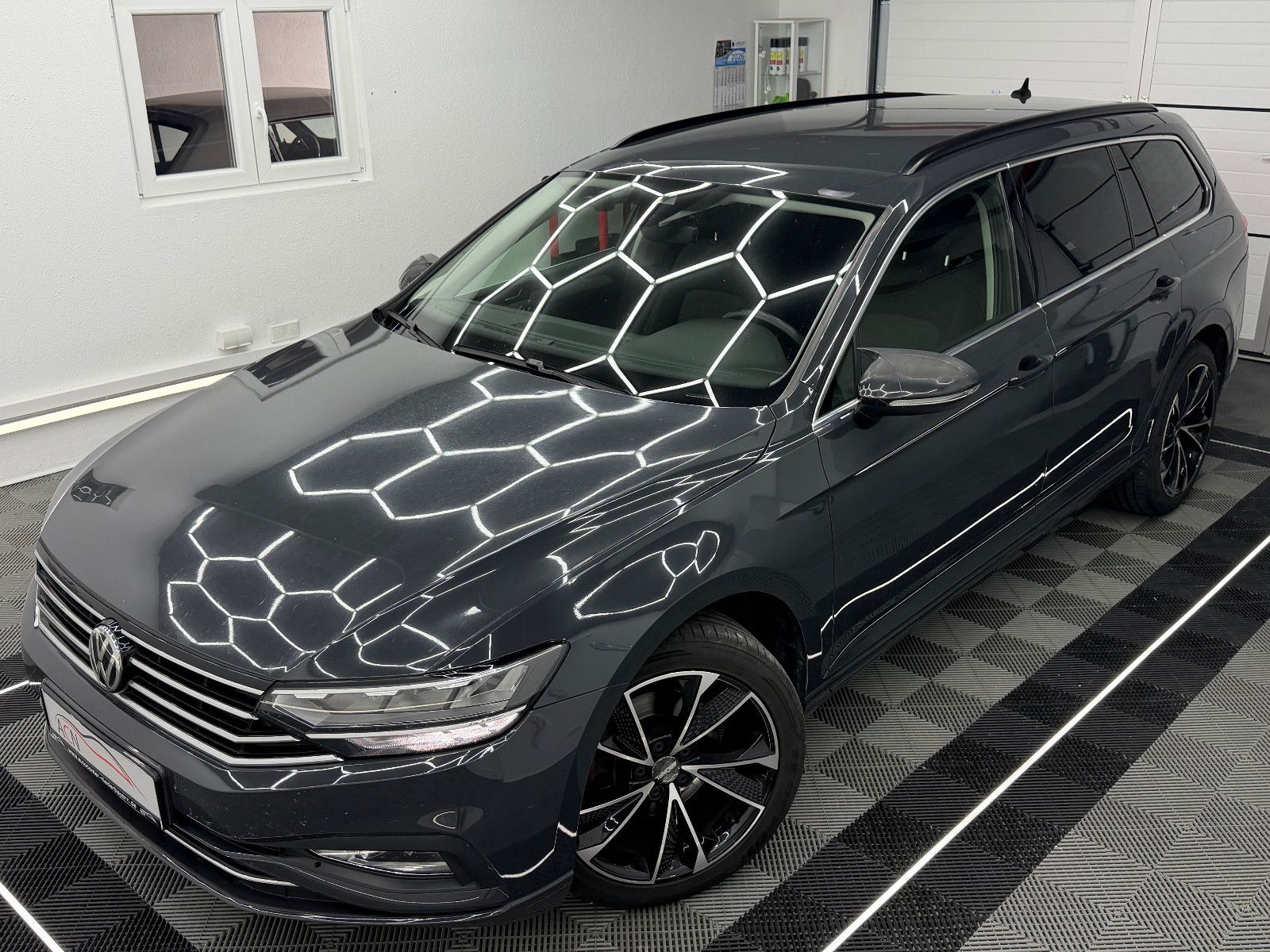 Fahrzeugabbildung Volkswagen Passat Variant 2.0 TDI Aut./MASSAGE/KAMERA/ACC