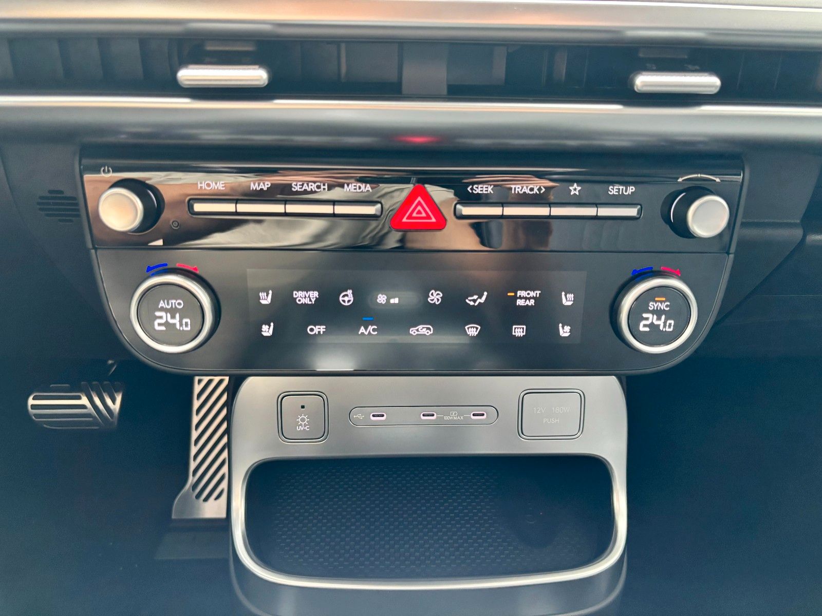 Fahrzeugabbildung Hyundai IONIQ 9 4WD 307PS Uniq/Pano/Relax-Paket!