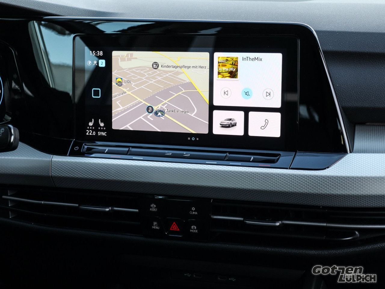 Fahrzeugabbildung Volkswagen Golf VIII Move1,5 TSI Navi ACC AHK Light Assist