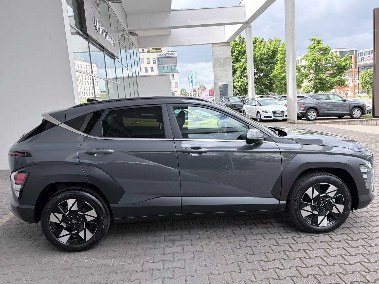 Fahrzeugabbildung Hyundai Kona 1.6 GDI Trend KlimaA,LED,Navi,SHZ,el.Heck