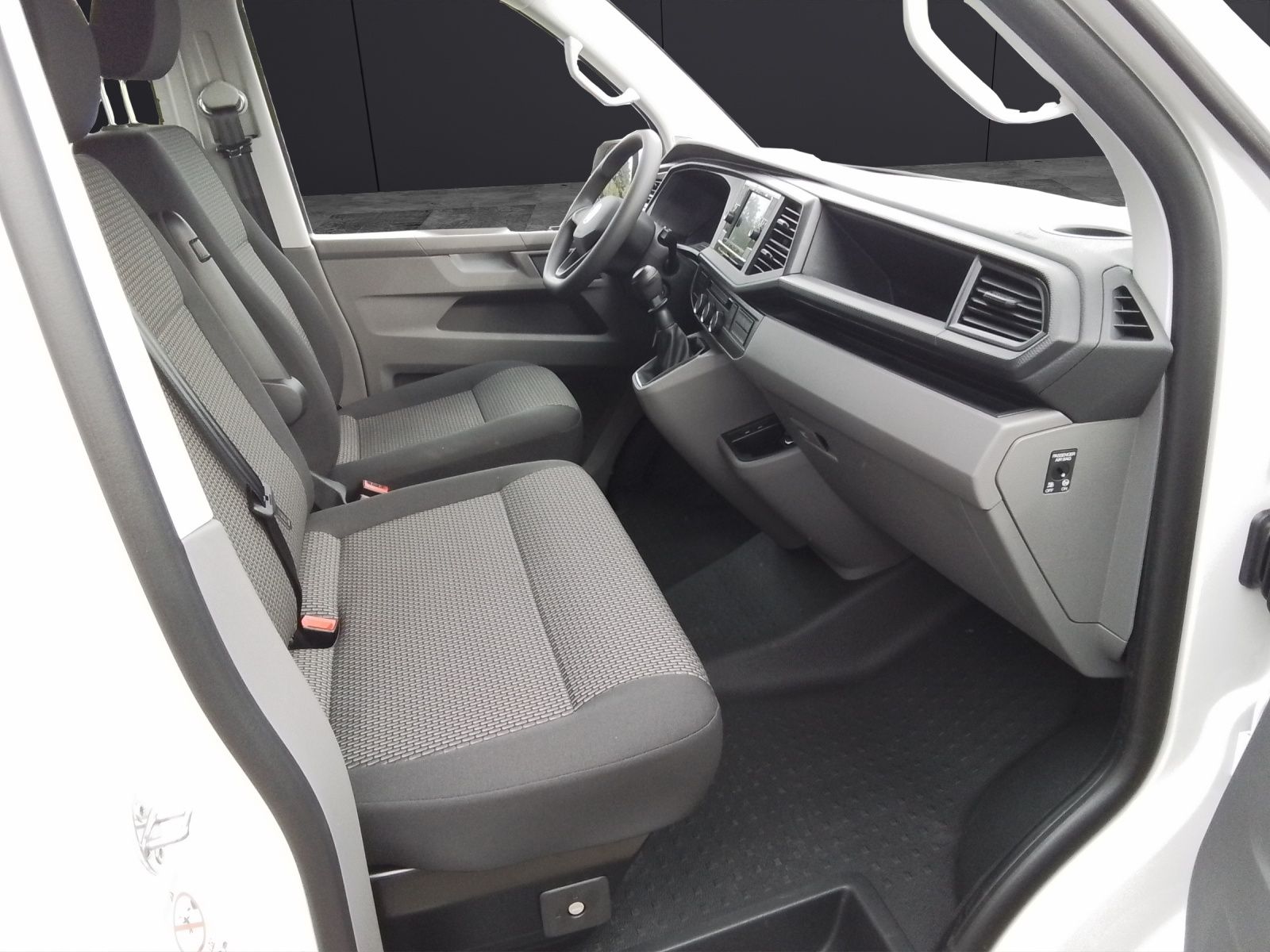 Fahrzeugabbildung Volkswagen T6 Kombi T6.1 TDI 9-Sitzer LED VORB. AHK KLIMA