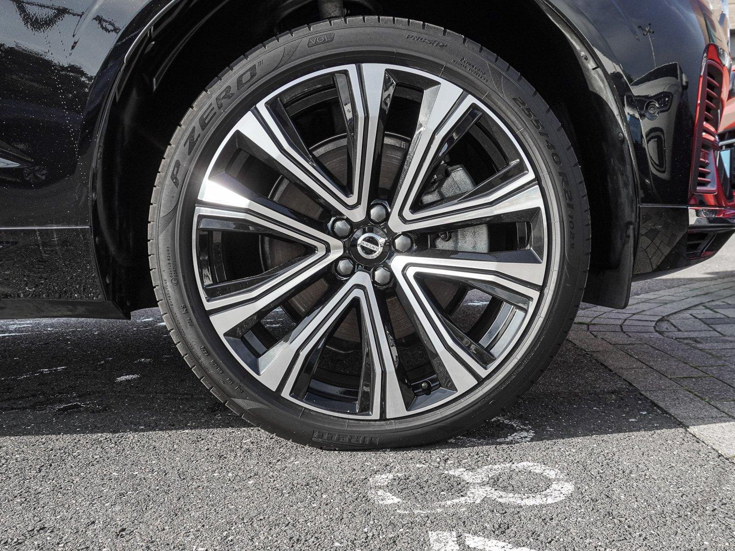 Volvo XC60 T8 AWD Ultra Bright Plug-in Hybrid MASSAGE