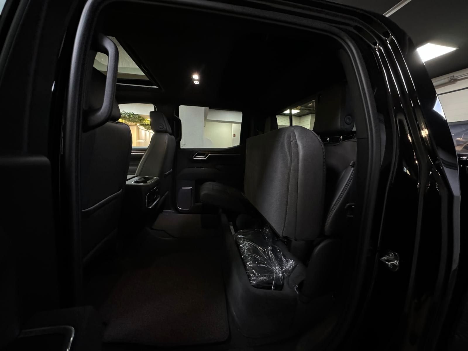 Fahrzeugabbildung Chevrolet 26 SILVERADO MIDNIGHT HIGH COUNTRY 6.2L V8-4x4