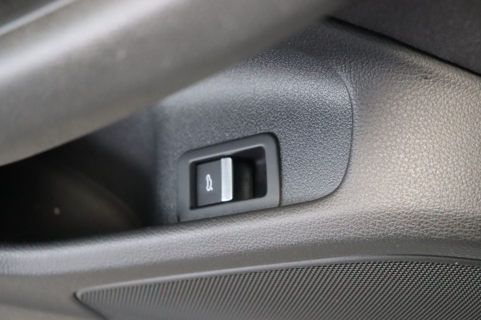 Fahrzeugabbildung Audi A4 Avant 3.0 TDI design * HUD * AHK