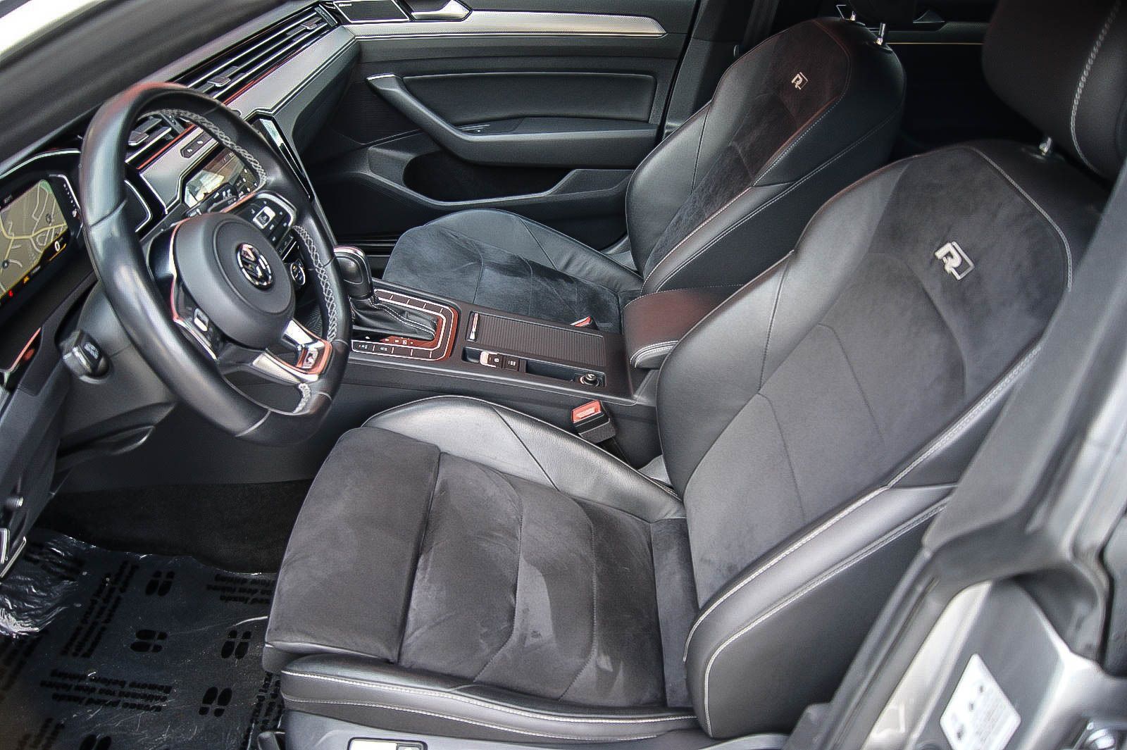Fahrzeugabbildung Volkswagen Arteon R-Line 4Motion HEADUP PANORAMA STANDHEIZG