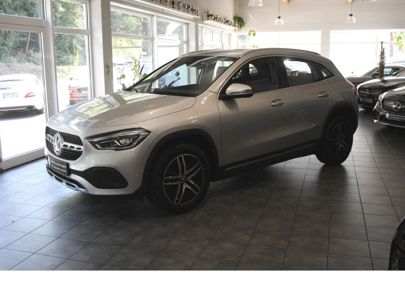 Fahrzeugabbildung Mercedes-Benz GLA 200 Progressive *MBUX High-End-Paket / *LED*