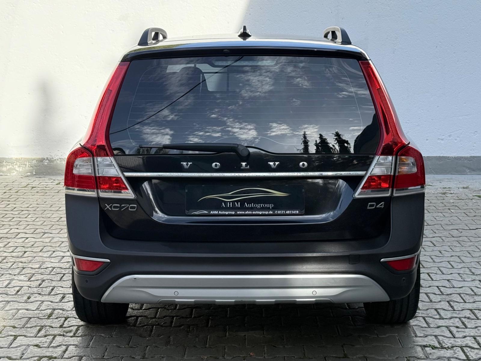 Volvo XC70 D4 163 ch Momentum • Cuir • GPS • Bi-Xénon • Webasto • Sièges enfants intégrés