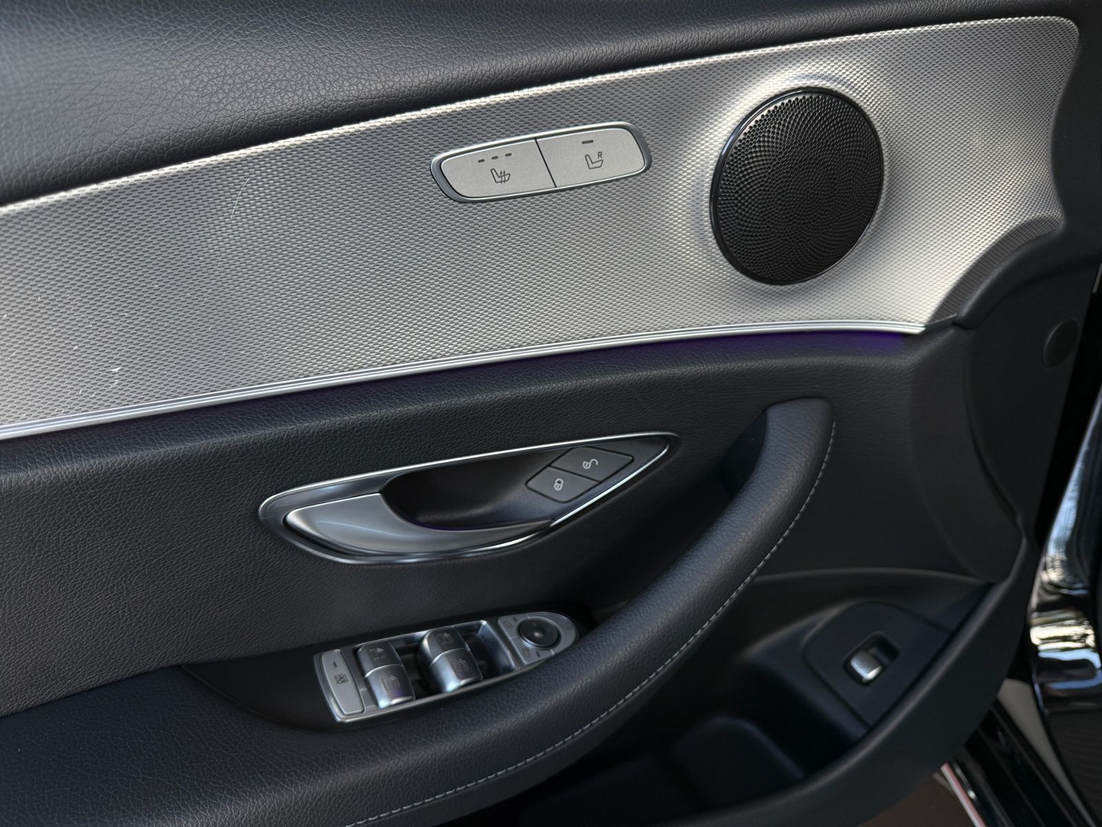 Fahrzeugabbildung Mercedes-Benz E400 4Matic Avantgarde 9G RFK LED NAVI