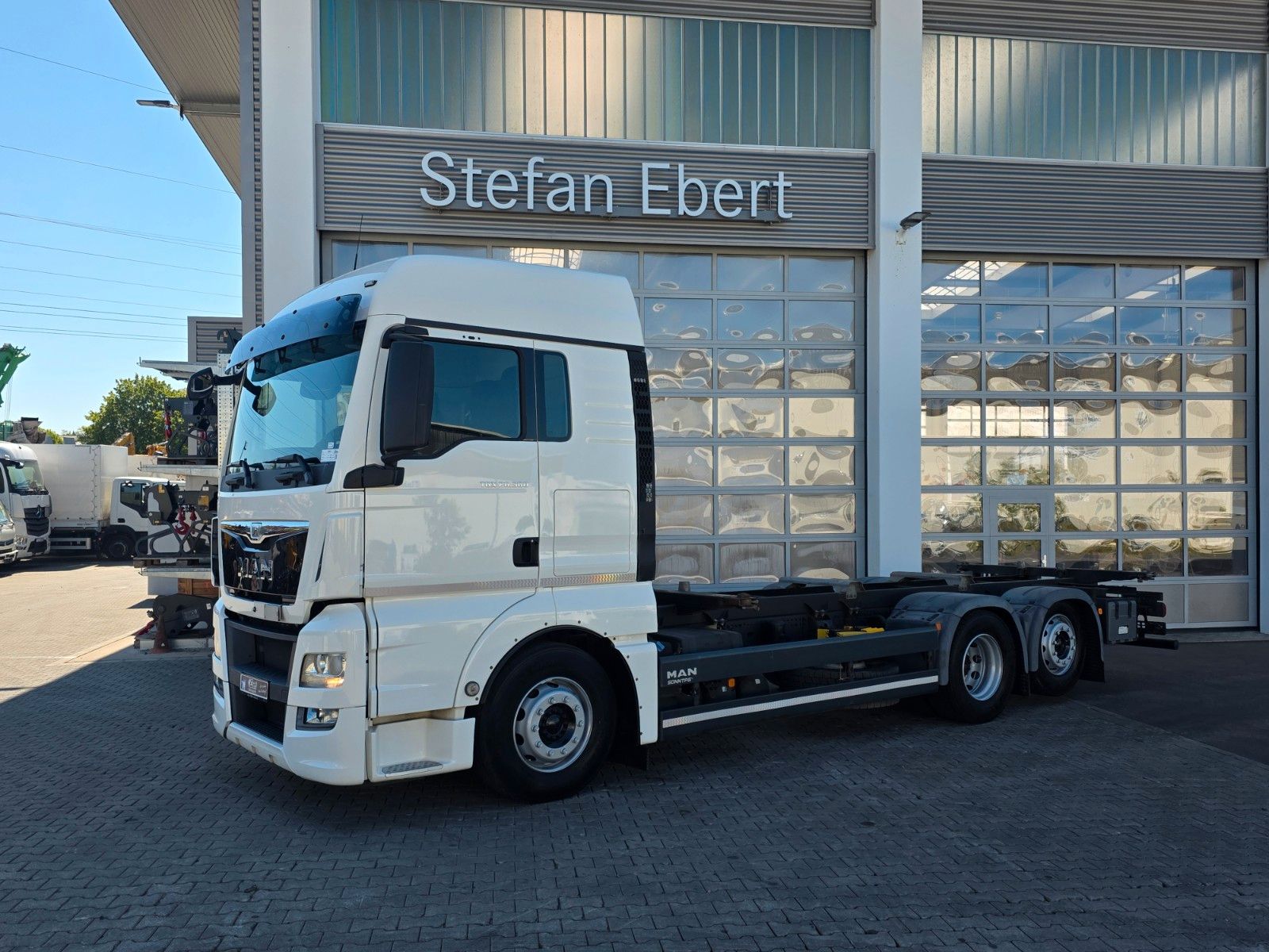 Fahrzeugabbildung MAN TGX 26.360 6x2-2 LL BDF Fahrschule 5 Sitze AHK