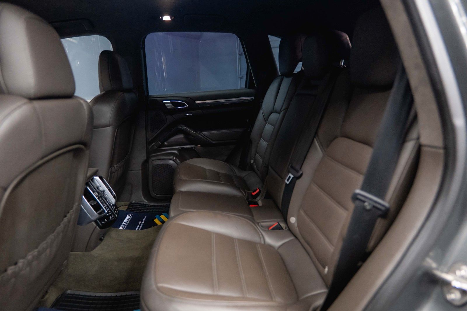 Fahrzeugabbildung Porsche Cayenne S Sport-Design Paket Carbon KERAMIK *LED