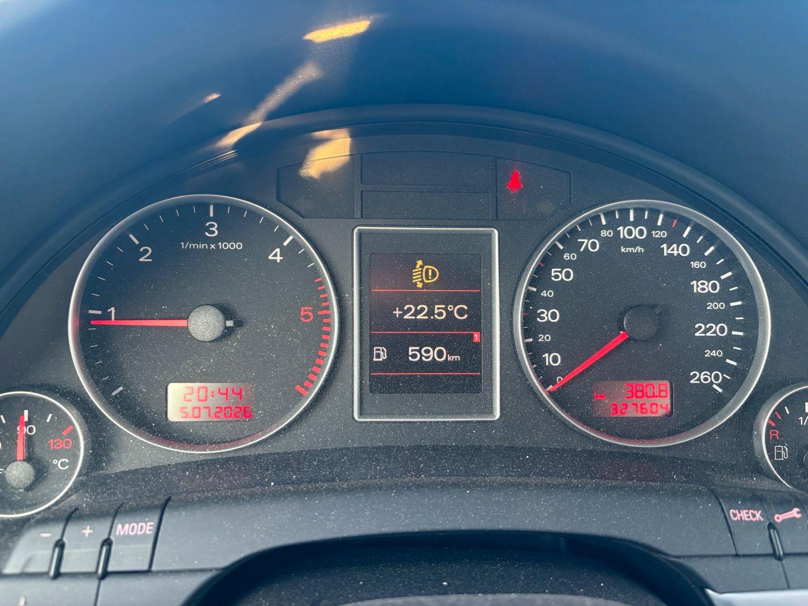 Audi A4 2008 — photo 9