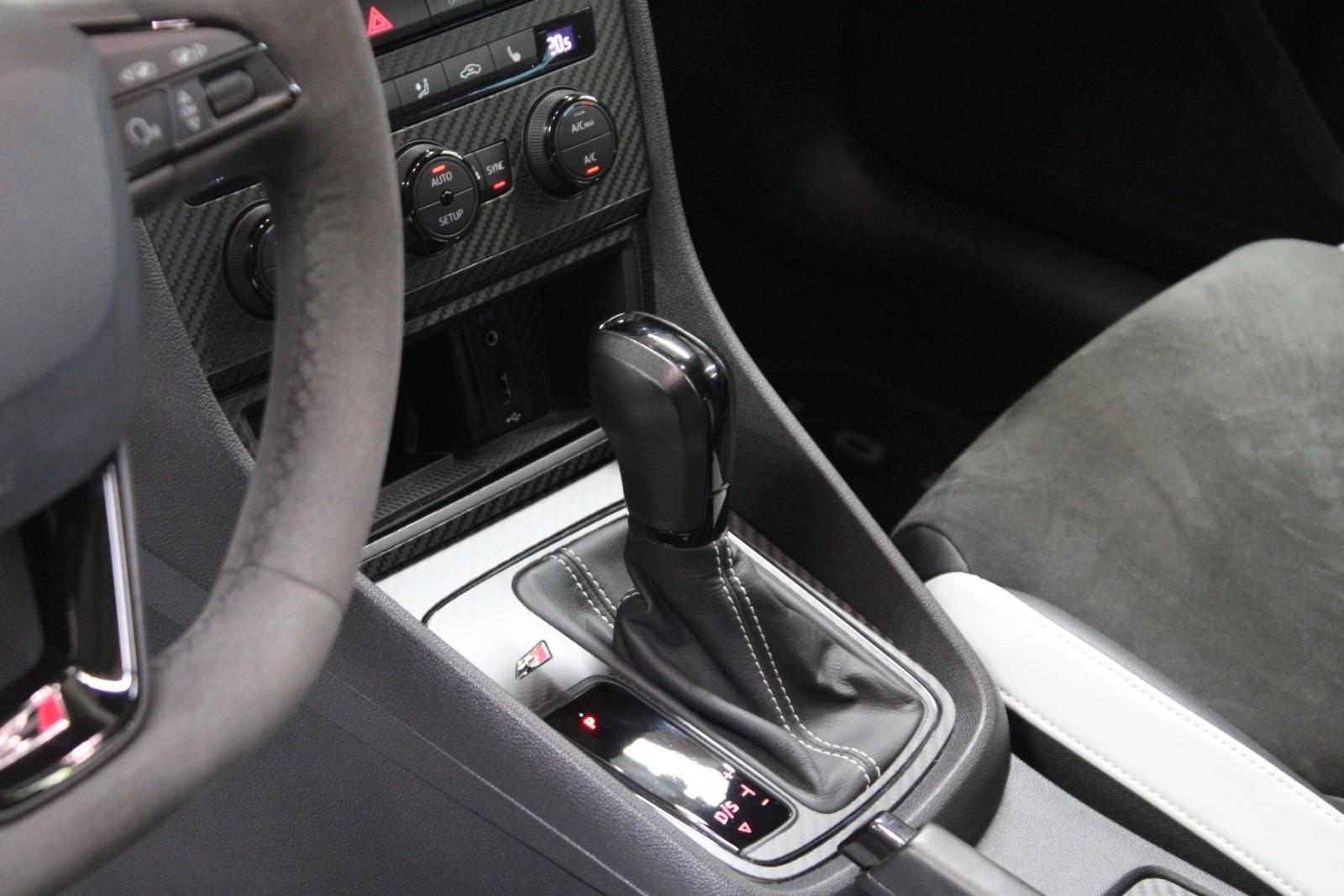 Seat Leon ST Cupra 280 ch DSG – Toit panoramique – Baquets Alcantara – DCC – LED – GPS
