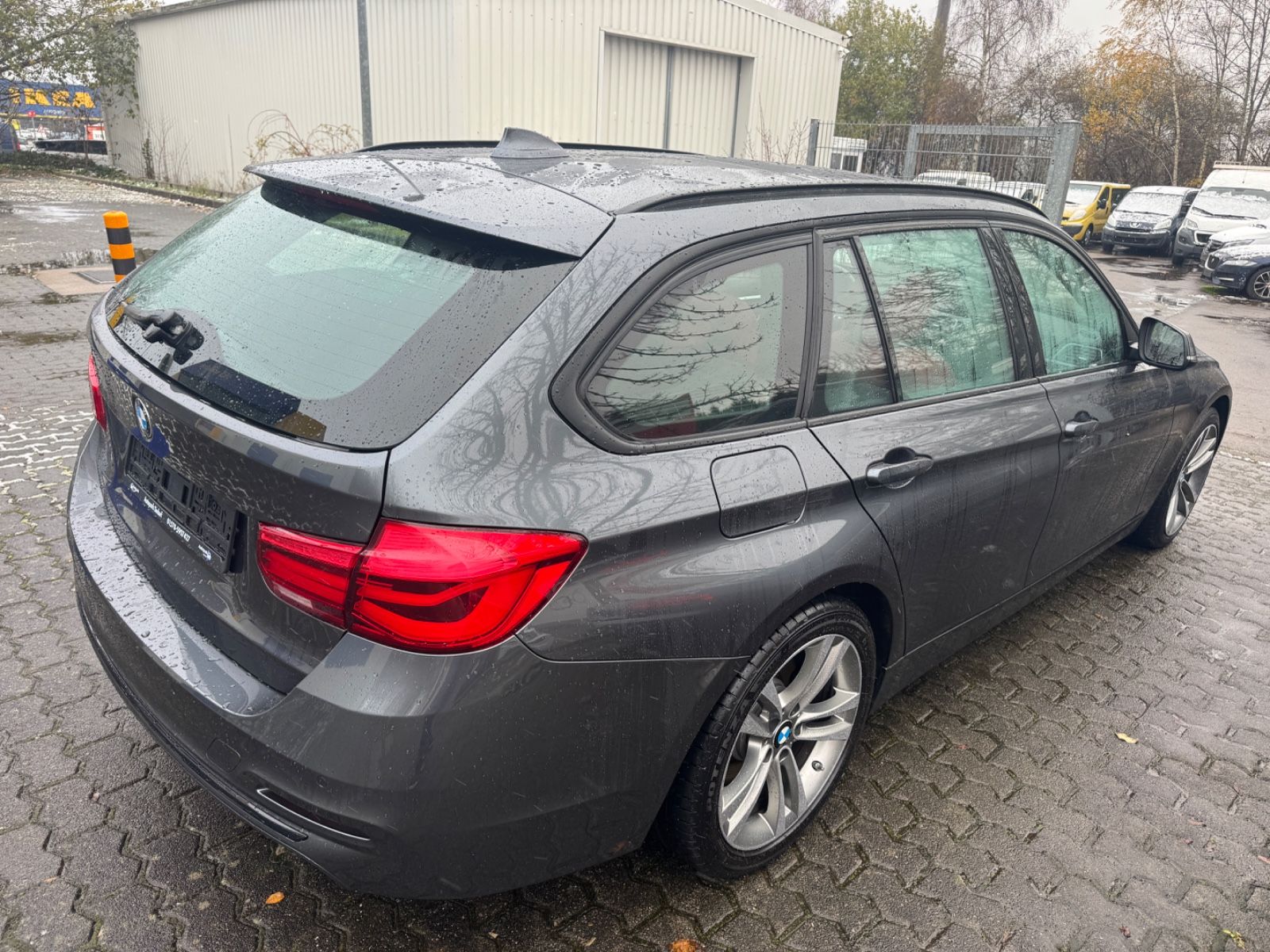 Fahrzeugabbildung BMW 330 xDrive Sport Line erst37000km+Panorama+HUD