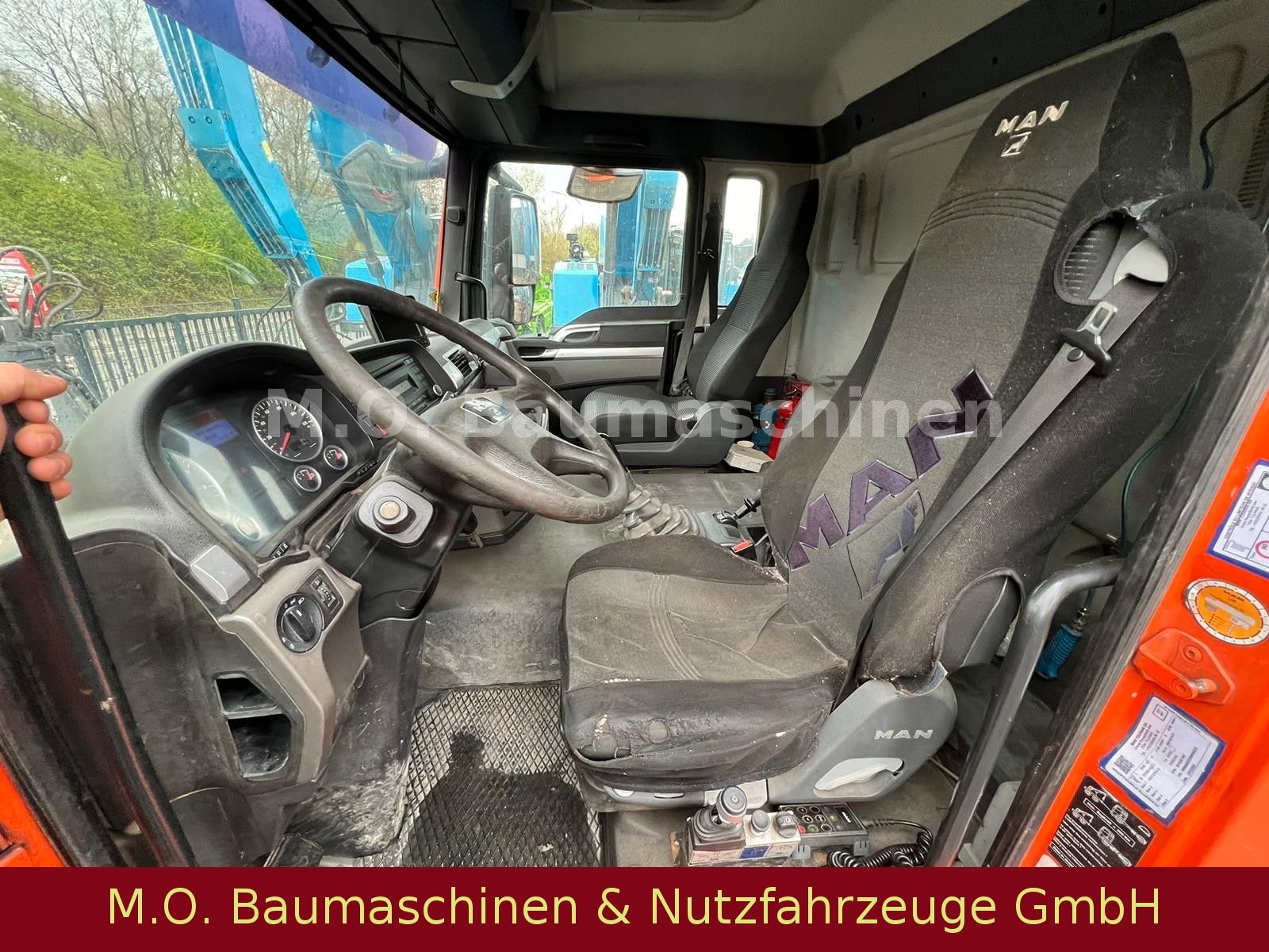 Fahrzeugabbildung MAN TGS 26.440 / 6x6 /3-Seitenkipper / Plane / AC /